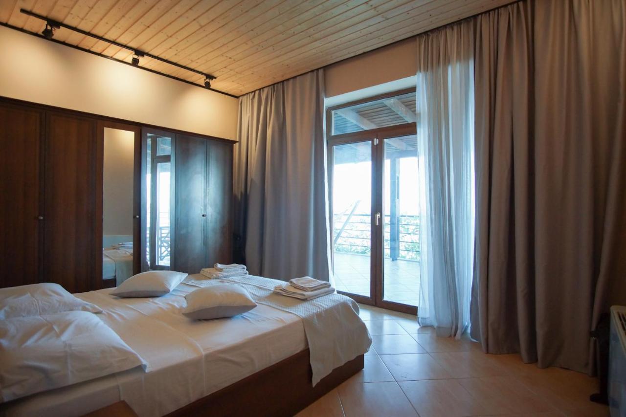 Seaside Duplex Stone Villa 체파로 외부 사진