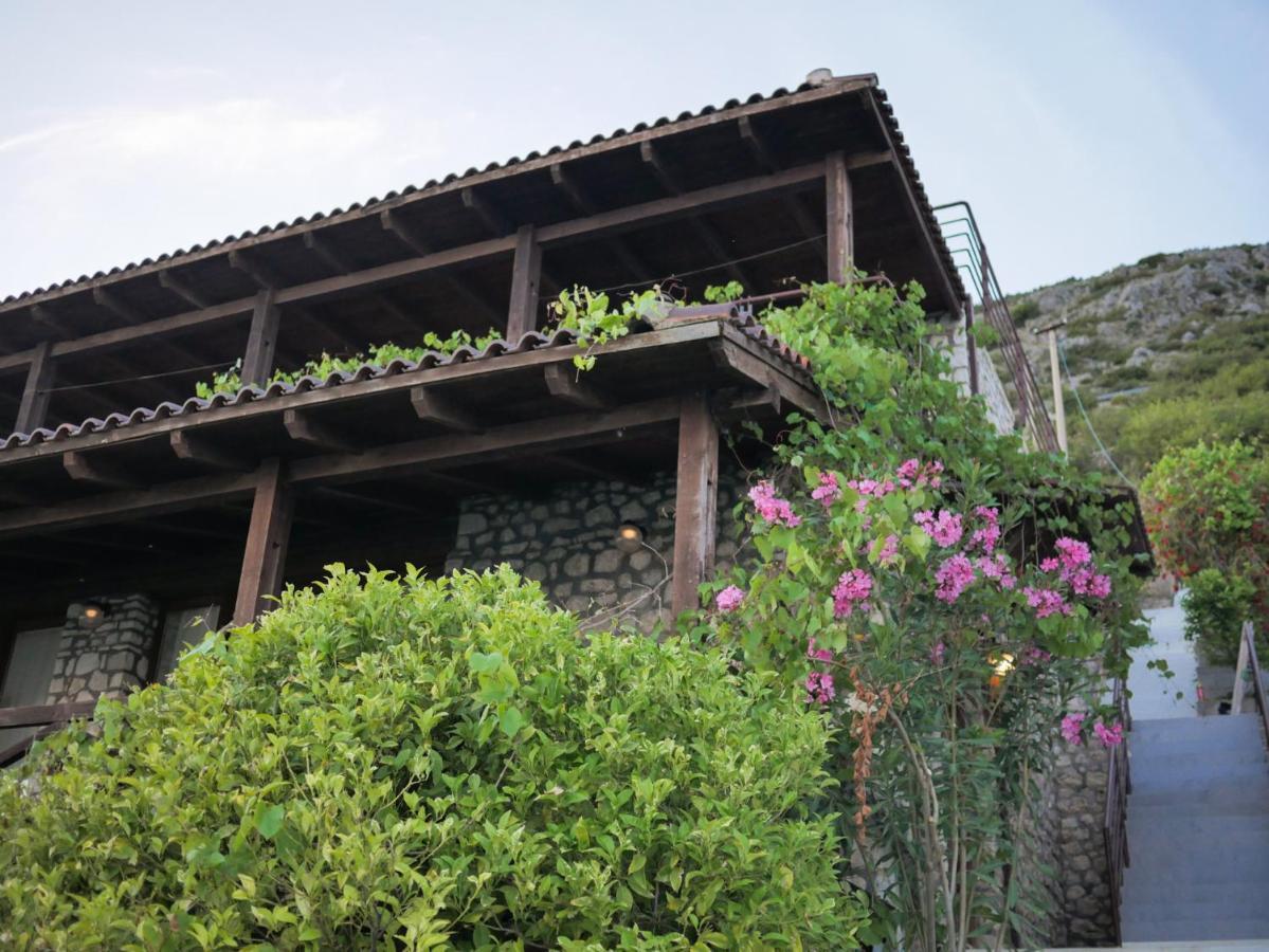 Seaside Duplex Stone Villa 체파로 외부 사진